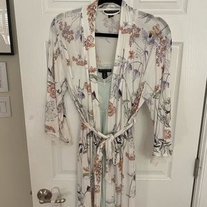 A pea in the pod maternity nightie and robe